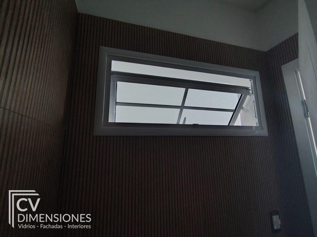 Ventana proyectante de aluminio