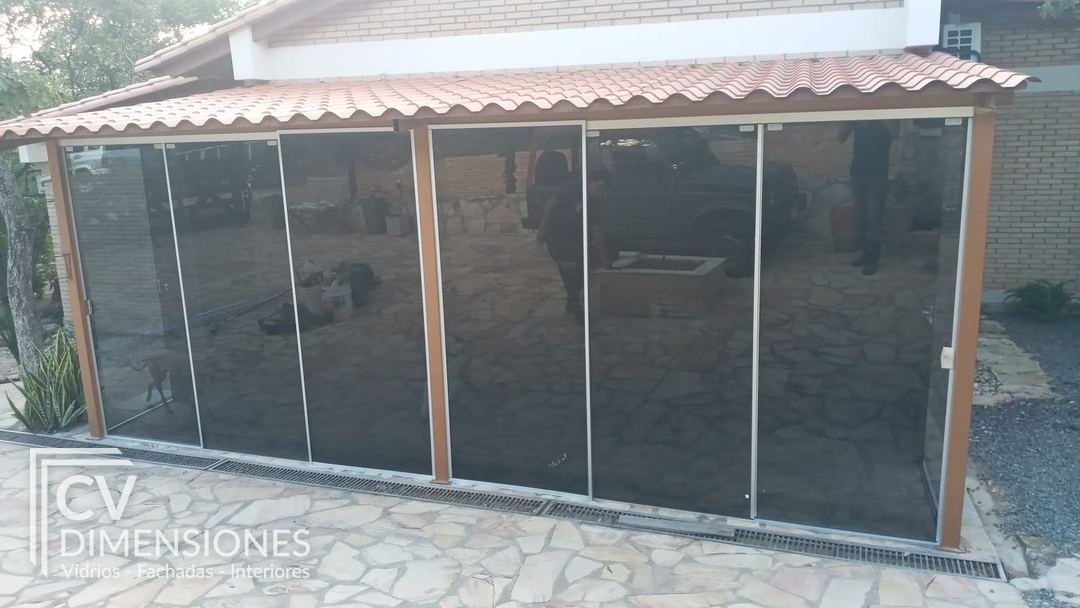 Cerramiento de vidrio en quincho