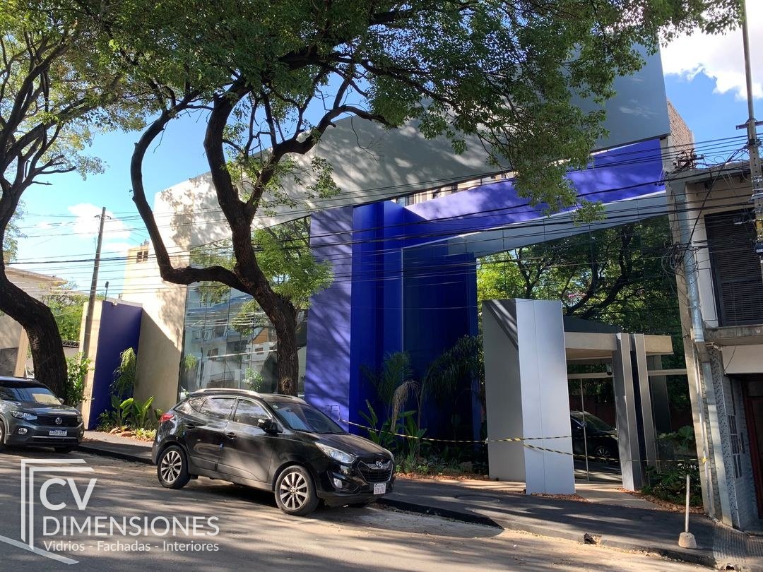 Fachada glazing — vista de frente