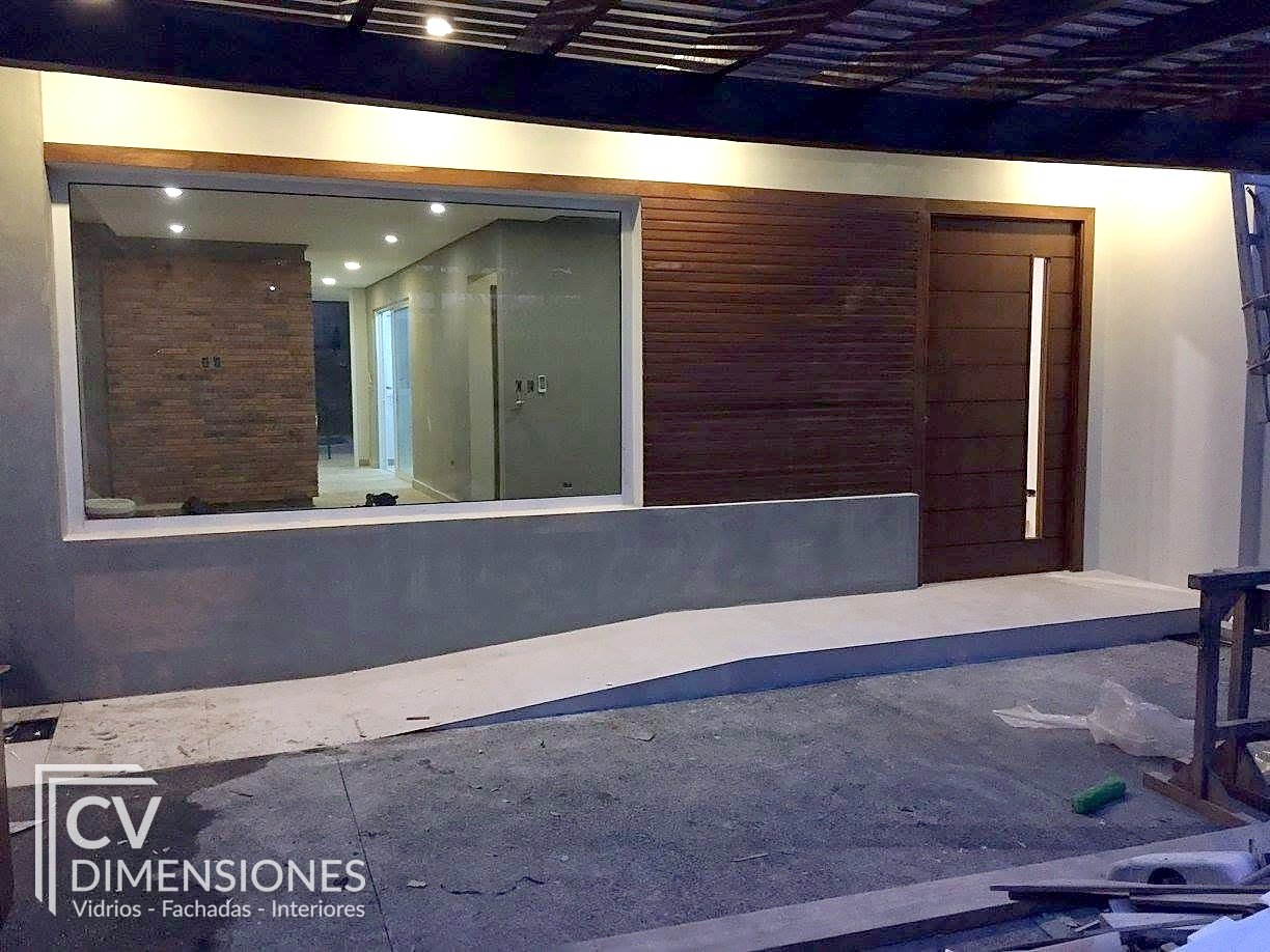 Local comercial con frente vidriado