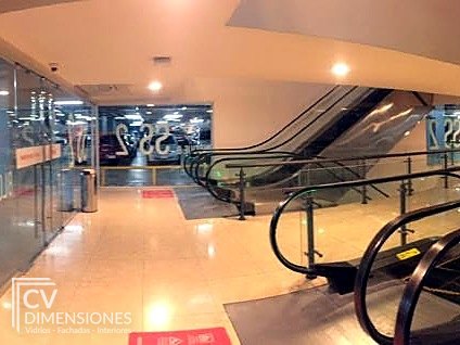 Barandas de vidrio en nivel comercial